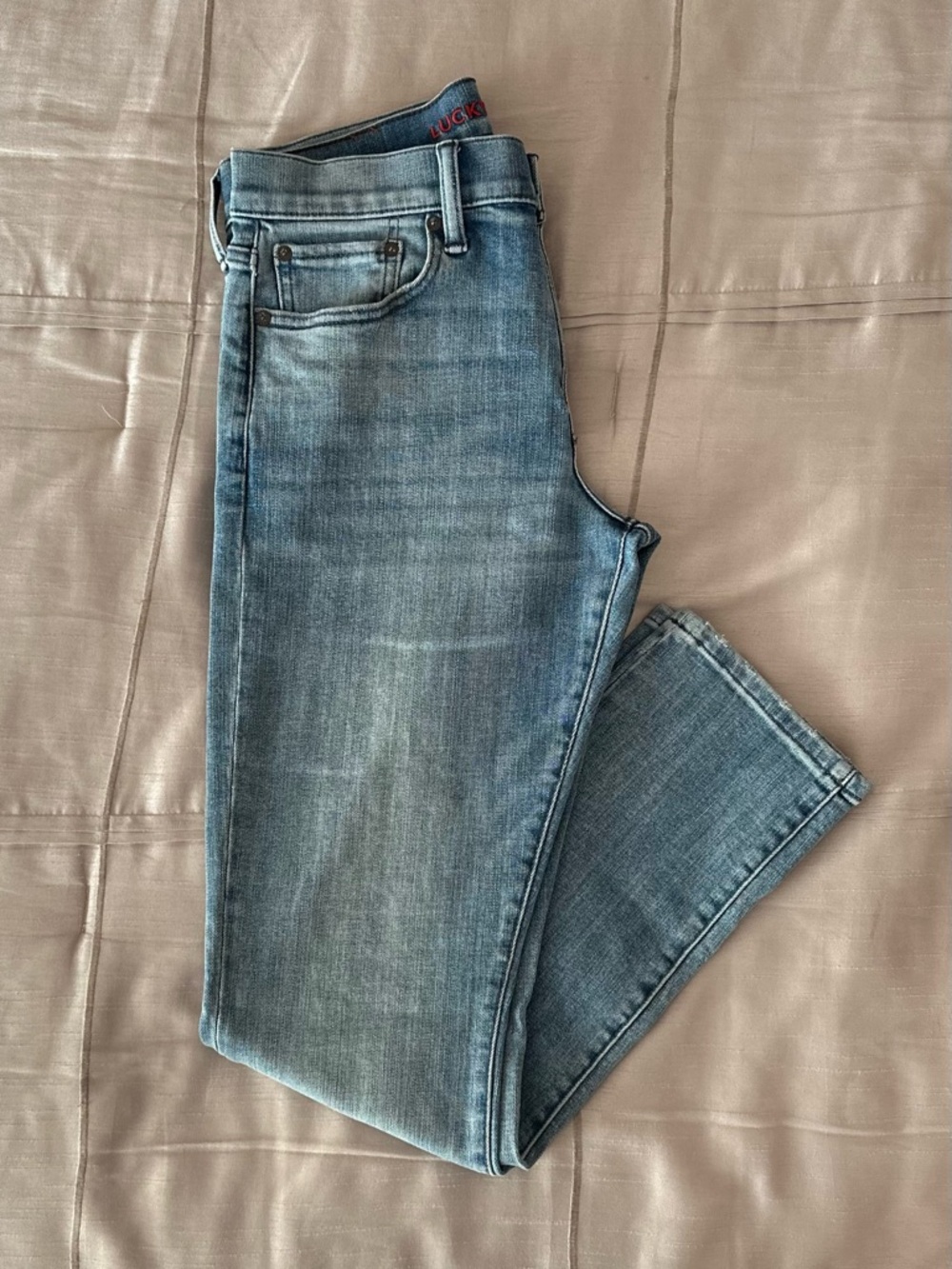 Lucky Brand Men's Athletic Straight Jeans in Faded Blue